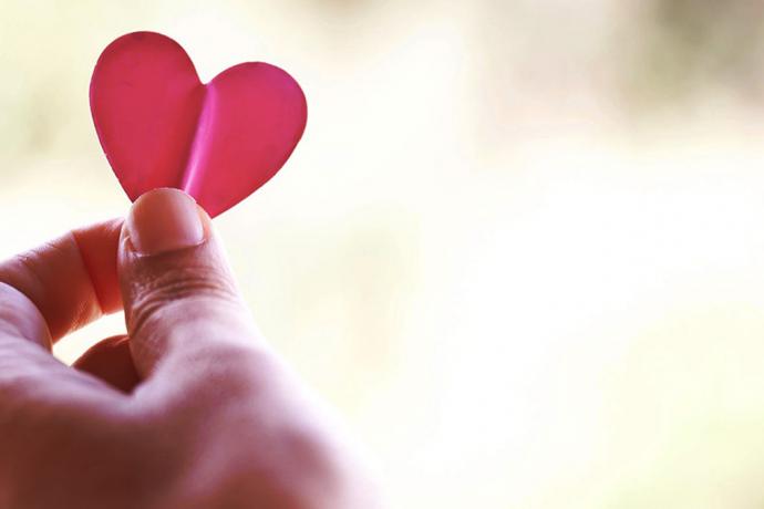Paberist süda näppude vahel