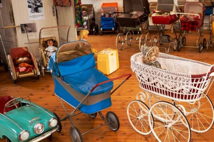 Palju erinevaid kärusid Käru muuseumis