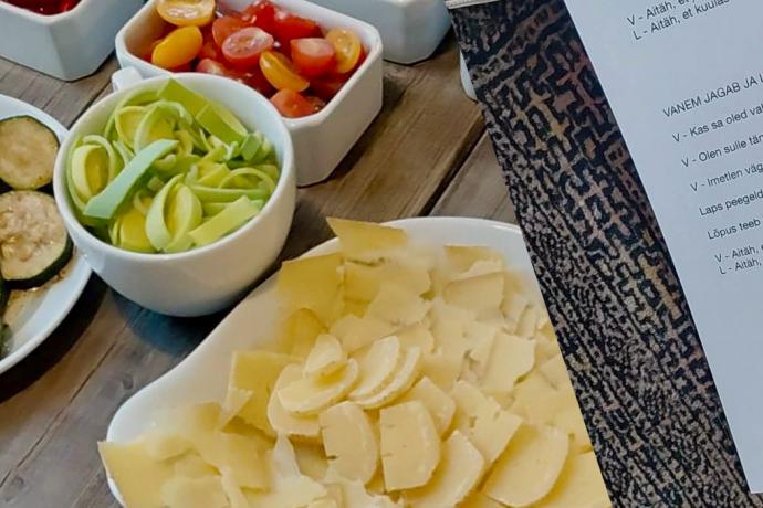 Pitsa tegemise toiduained ja abitekstiga leht koolituselt