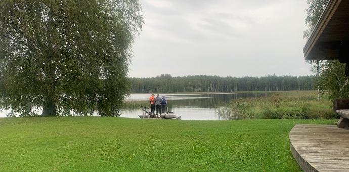 Maastik noorte kalastajatega