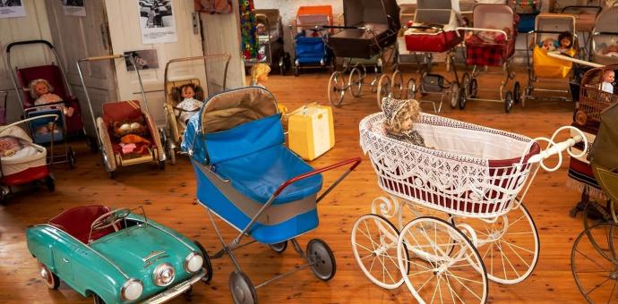 Palju erinevaid kärusid Käru muuseumis