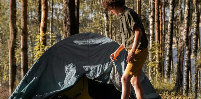 Poiss on telgiga metsas